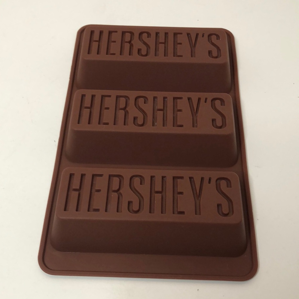 2007 Hershey’s chocolate silicon baking pan